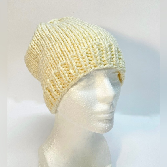 NWT Hand Knit Ponytail/Messy Bun Beanie Hat in Neutral Cream One Size Fits Most - Picture 1 of 4